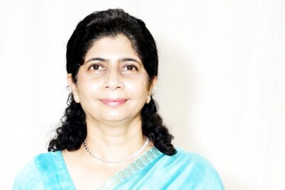 Delhi Teacher Receives Award for Providing 321 Smart Phones to Poor Children for Online Classes