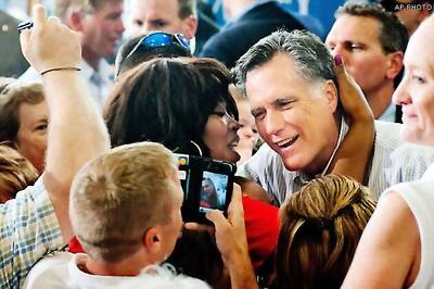 Romney hits Obama on looming 'fiscal cliff'