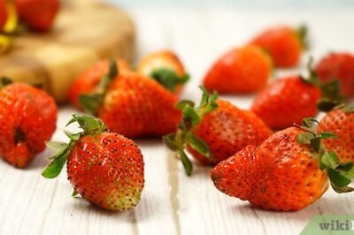 How to Properly Wash Strawberries