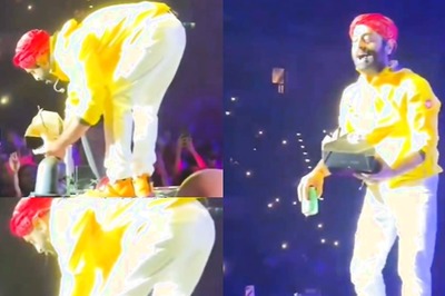 Arijit Singh Removes Food Placed by Fan on Stage: 'This Is My Temple, You Can't...' | Video Goes Viral