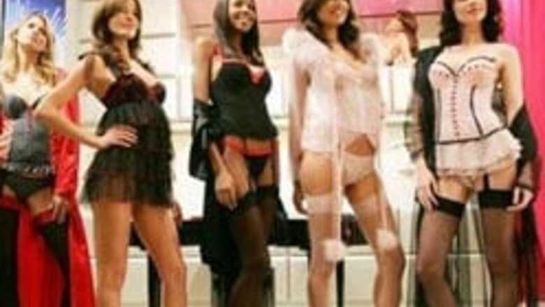 Thieves snatch $12,000 in underwear