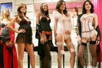 Thieves snatch $12,000 in underwear