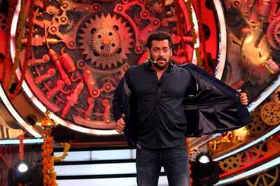 Salman Khan Resolves Vikas Gupta-Shilpa Shinde’s Differences in Bigg Boss 11