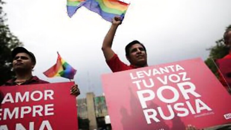 Obama meets Russian gay activists, shows support amid crackdown
