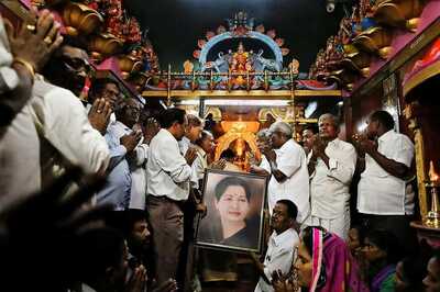 Jayalalithaa Death to be Probed, Her Poes Garden Home to be Memorial