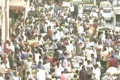 News18 Afternoon Digest: BMC to Decide on Night Curbs in 48hrs, Kerala CM Vijayan Files Nomination & Other Top Stories