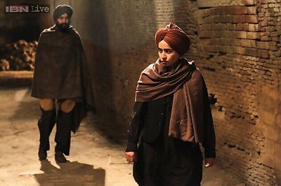 Irrfan breaks the fatigue of a shoot with his sudden urge to fly kites or a game of cricket: Tillotama Shome on her 'Qissa' co-star