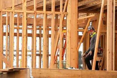 As U.S. homebuilder confidence matches record high, mortgage delinquencies rise