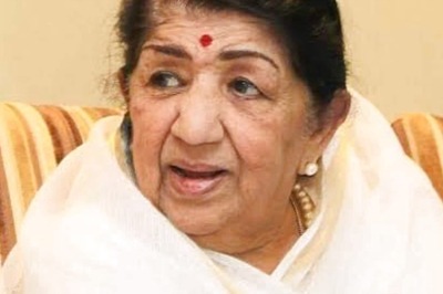 Lata Mangeshkar Was Rejected Because of Her 'Thin Voice' During Her Initial Career Days