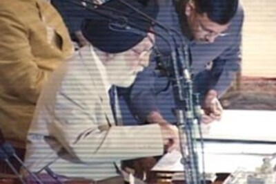 Actors, politicos have little right to carry torch: Gill