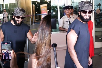 Dad-to-be Ranveer Singh Takes Selfie With Fans at Airport, Greets Paps With Big Smile, Pics Go Viral