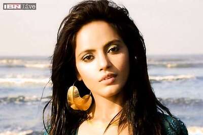 Actress Neetu Chandra gets injured on sets of 'Vaigai Express' while while performing an action sequence