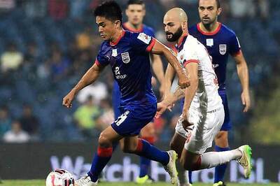 Sunil Chhetri scores twice as Mumbai City FC beat Delhi Dynamos 2-0