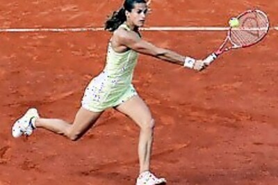 French Open: Mauresmo enters round IV