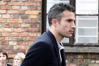 Robin van Persie joins Man Utd on 4-year deal