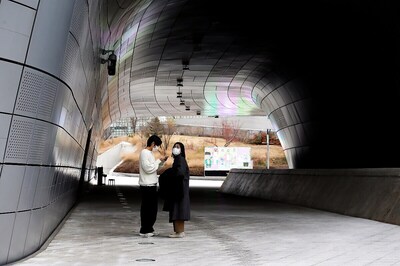 South Korea to Close Bars, Restrict Restaurants and Churches Amid Coronavirus Spike