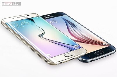 Samsung launches Galaxy S6 with a flat display, Galaxy S6 Edge with a dual-curved display; first Samsung phones to support wireless charging