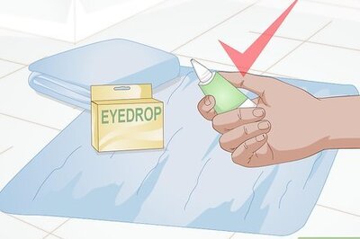 How to Apply Medication to a Turtle's Eyes