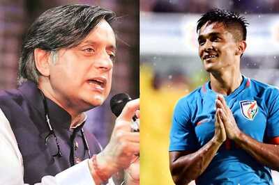 Need to Allow Sporting Talent the Right Choices from School Level: Shashi Tharoor Tells Sunil Chhetri