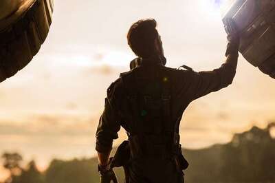 Hrithik Roshan Drops 1st Look of Fighter and It Reminds Us of Top Gun; Deepika Padukone Missing