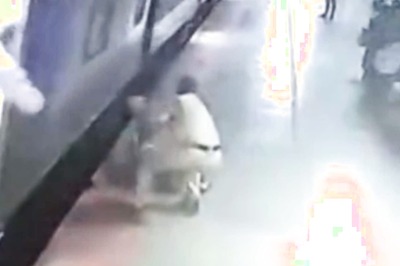 WATCH: RPF Personnel Saves Man from Falling into Train Platform Gap, Twitter Lauds His Bravery