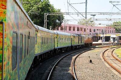 Passengers Delay Duronto at Vadodara Station Over no Breakfast