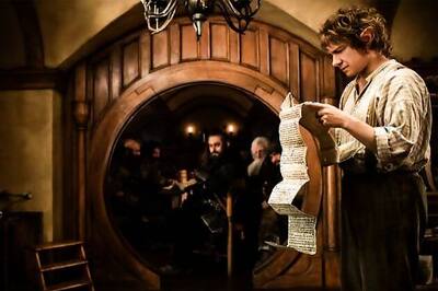 Superheroes, Bond, hobbits vie for effects Oscar