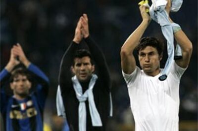 Inter skipper Zanetti wants United in Champions League