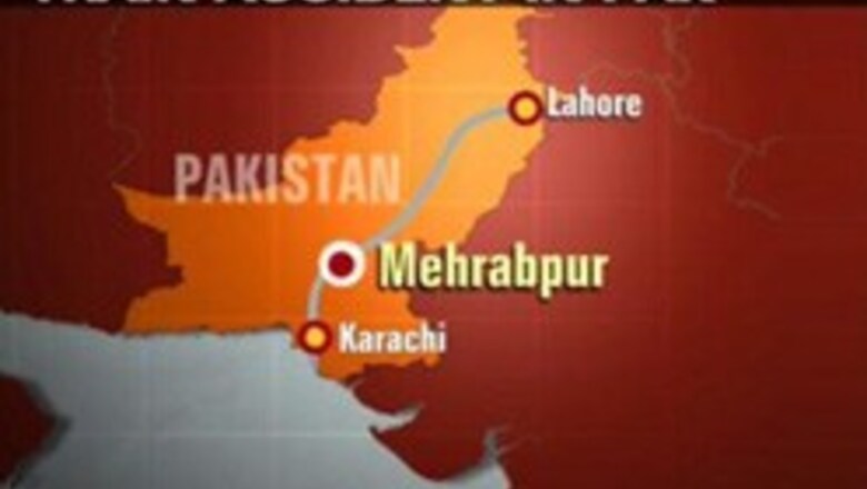 58 killed in Pakistan train crash near Karachi