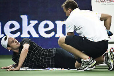Injured Roddick limps out of Shanghai Masters