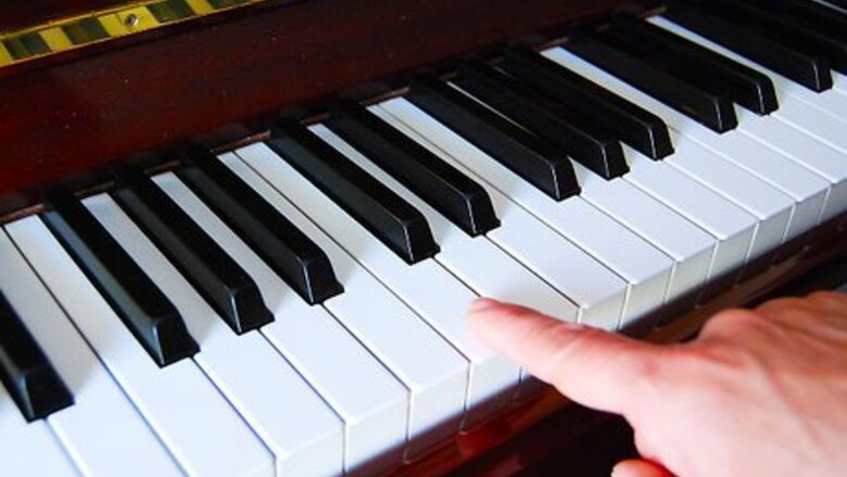 How to Play "Happy Birthday" on the Piano