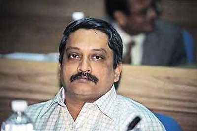 Manohar Parrikar meets three defence chiefs, says all procurement process will be transparent
