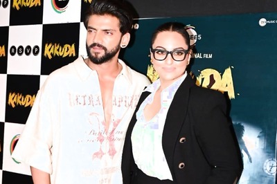 Sonakshi Sinha's Husband Zaheer Iqbal Goes 'Wow' As He Greets Her At Kakuda Premiere | Watch