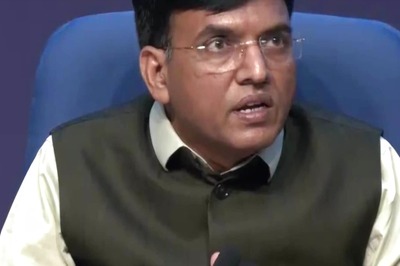 Amid Omicron Rise, Union Health Min Visits RT-PCR Test Centre at Ahmedabad Itn'l Airport