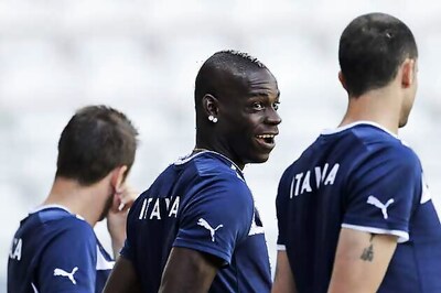 Mancini warns Balotelli to behave against Eng