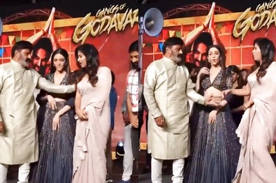 Balakrishna Pushes Away Actress Anjali at 'Gangs of Godavari' Event; SHOCKING Video Goes Viral | Watch