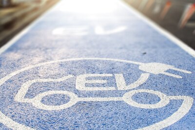 Delhi Govt Starts Scrapping Old Diesel and Petrol Vehicles, Starts Procuring EVs