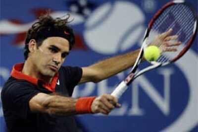 Federer weathers Soderling storm to reach US Open SFs