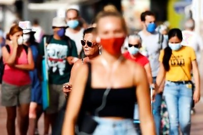 Spain's Canary Islands curb smoking amid COVID-19 worries