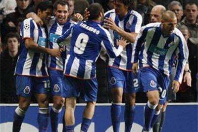 Porto snatch late draw at Manchester United