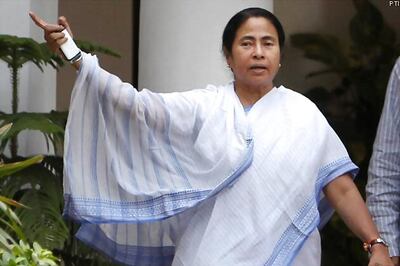 Build opinion against FDI in retail: Mamata to traders