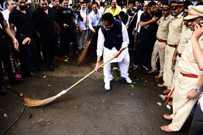 Big B, Devendra Fadnavis Pledge to Make Maharashtra Clean