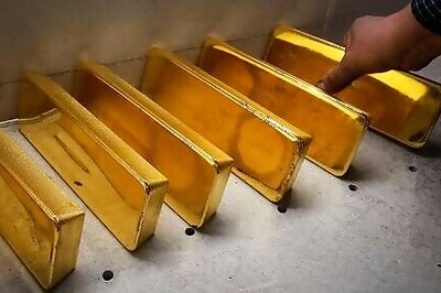 Graphic: Stunned by gold's record rise? There's more to come, analysts say