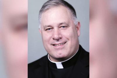 Top US Catholic Priest Quits Over Claims of Frequenting Gay Bars, Using Hookup App Grindr