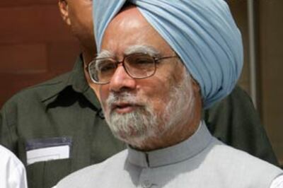 To the PM's rescue: Sonia endorses Pak initiative