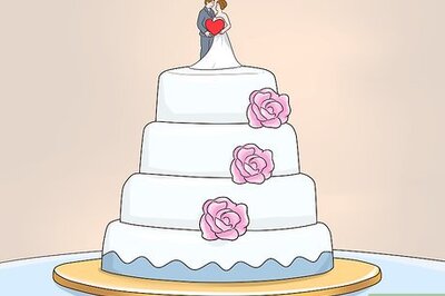 How to Cut Your Wedding Cake