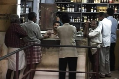 Cash Crunch Hits Liquor Sales in UP, Tamil Nadu