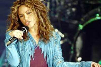 Shakira's beau urges her to be less sexy