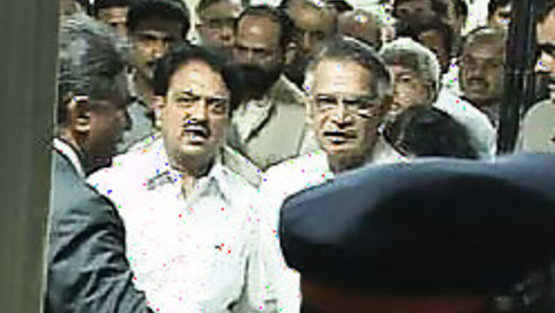 Sonia in Mumbai | Lalu ready to help