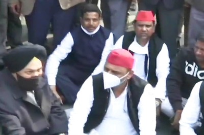Akhilesh Yadav Detained After Sit-in Near Home to Back Farmer Protests